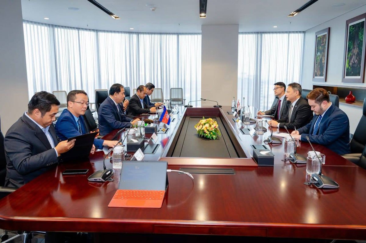税务总局局长关威宝会见新加坡大使 探讨税务合作