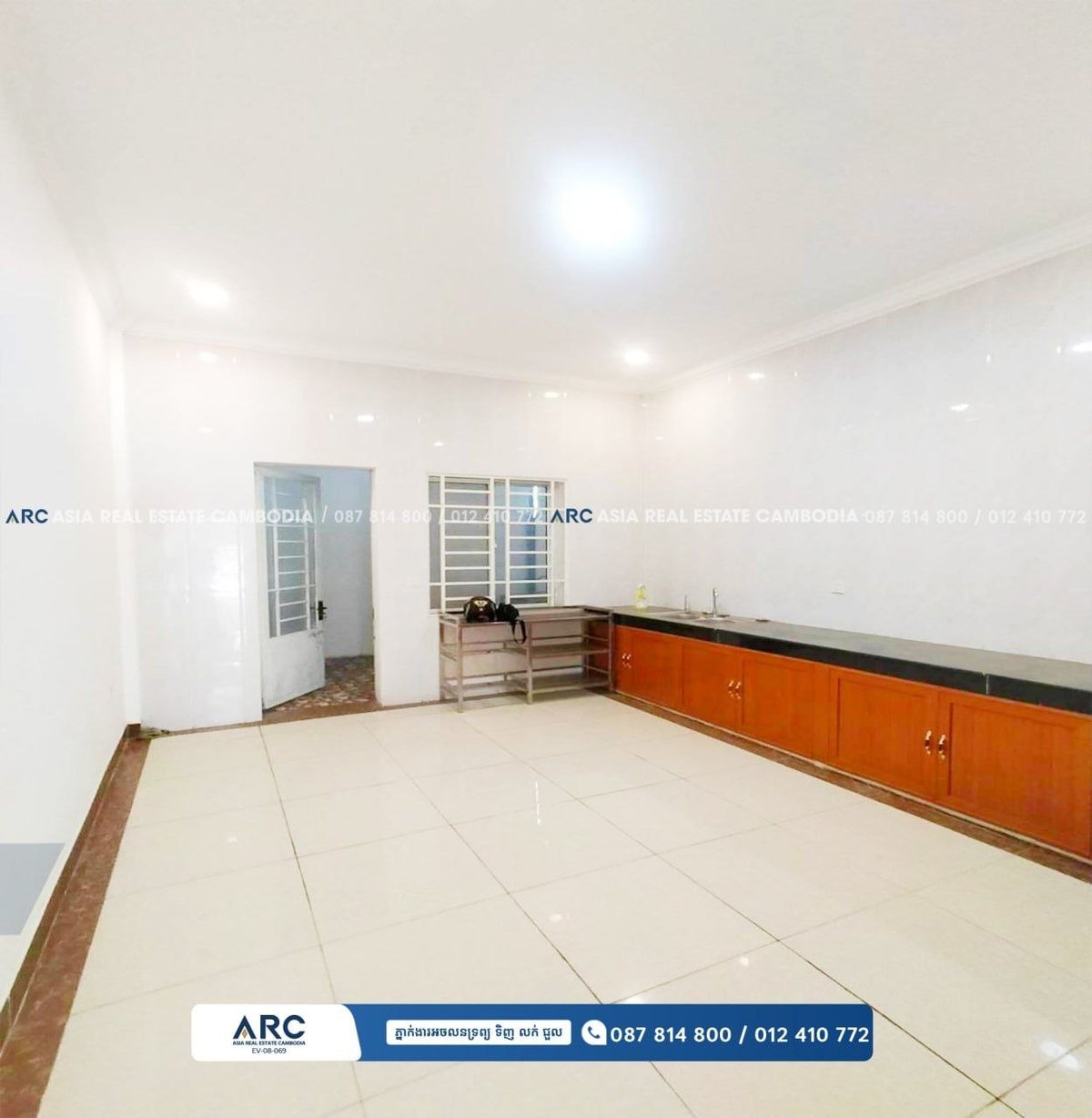 金边菩森芷区和平2市场附近联排别墅急售 总价$7.8万