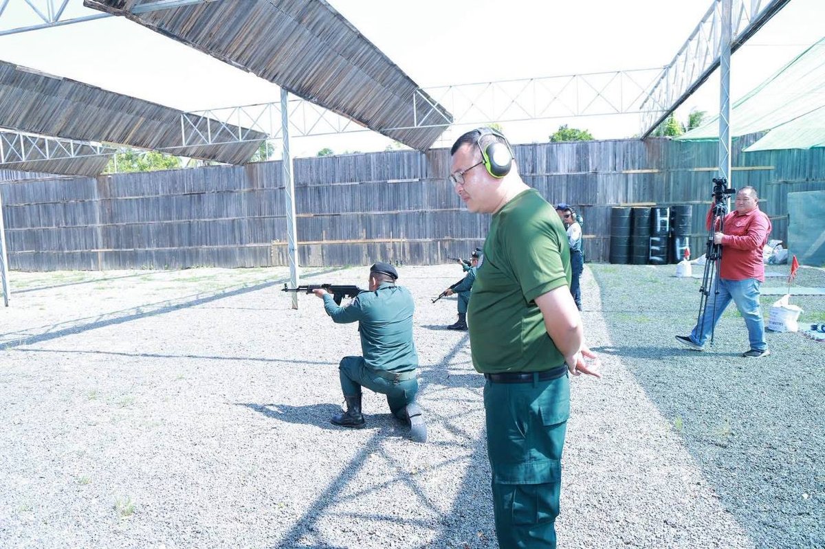 金边警方开展实弹射击训练 强化警务人员武器使用技能