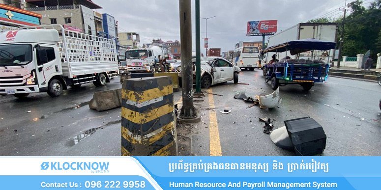 金边集装箱车追尾轿车致撞毁红绿灯 现场损毁严重
