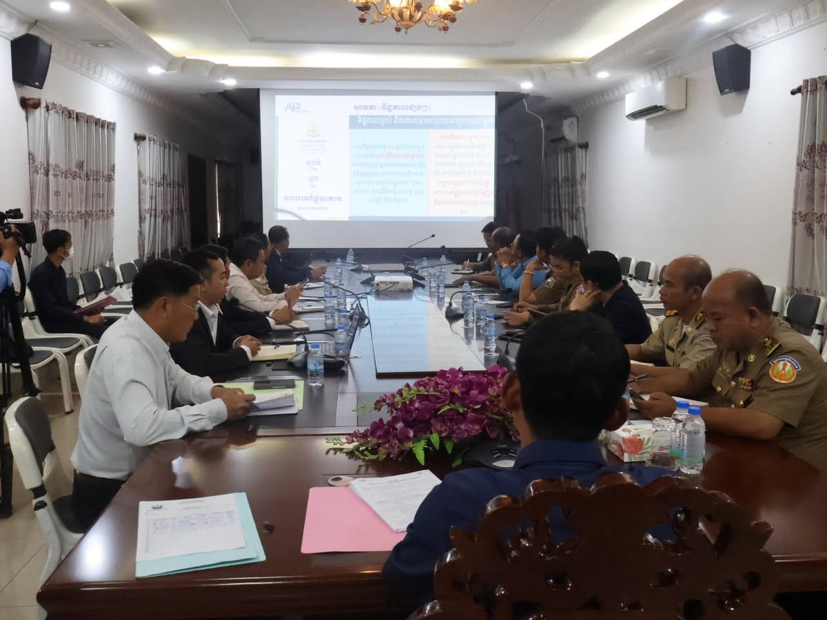 相关部门与省市级交通安全委员会举行会议,讨论工厂交通安全政策