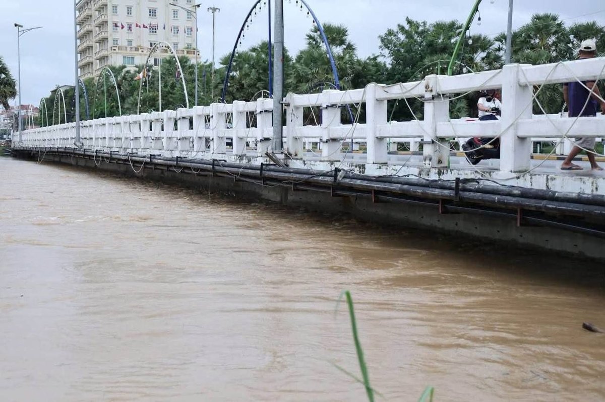 马德望苏庆大桥因暴雨受损 临时禁止通行