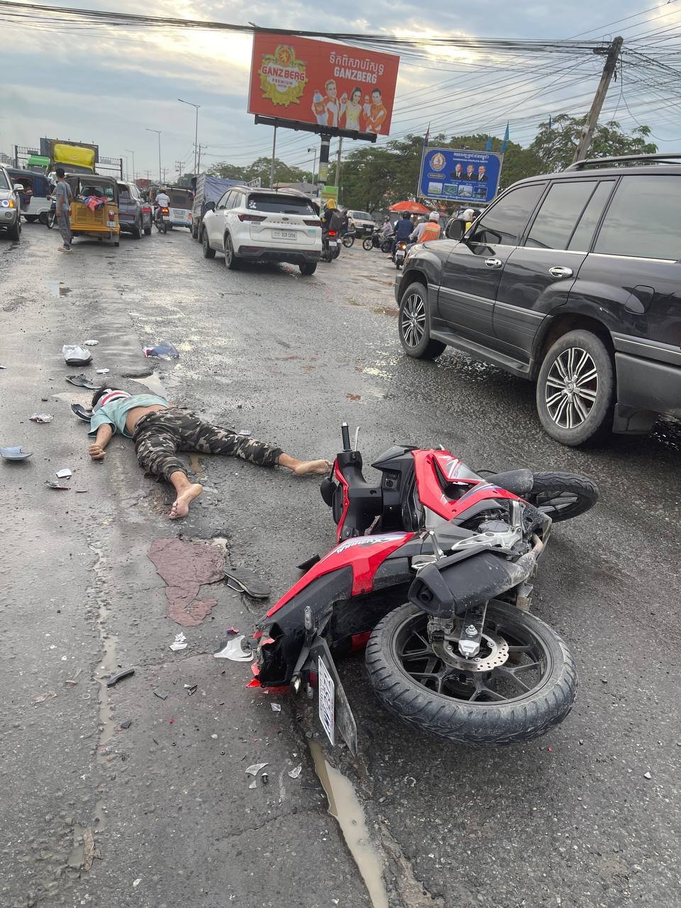 金边4号公路新世界小区附近发生货车碾压致死事故