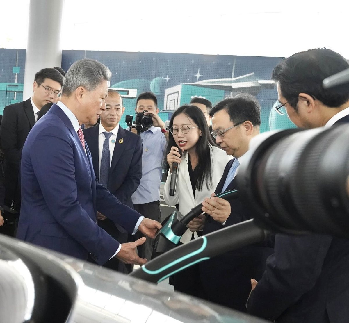 孙占托率团访问比亚迪总部 推动柬埔寨电动汽车产业发展