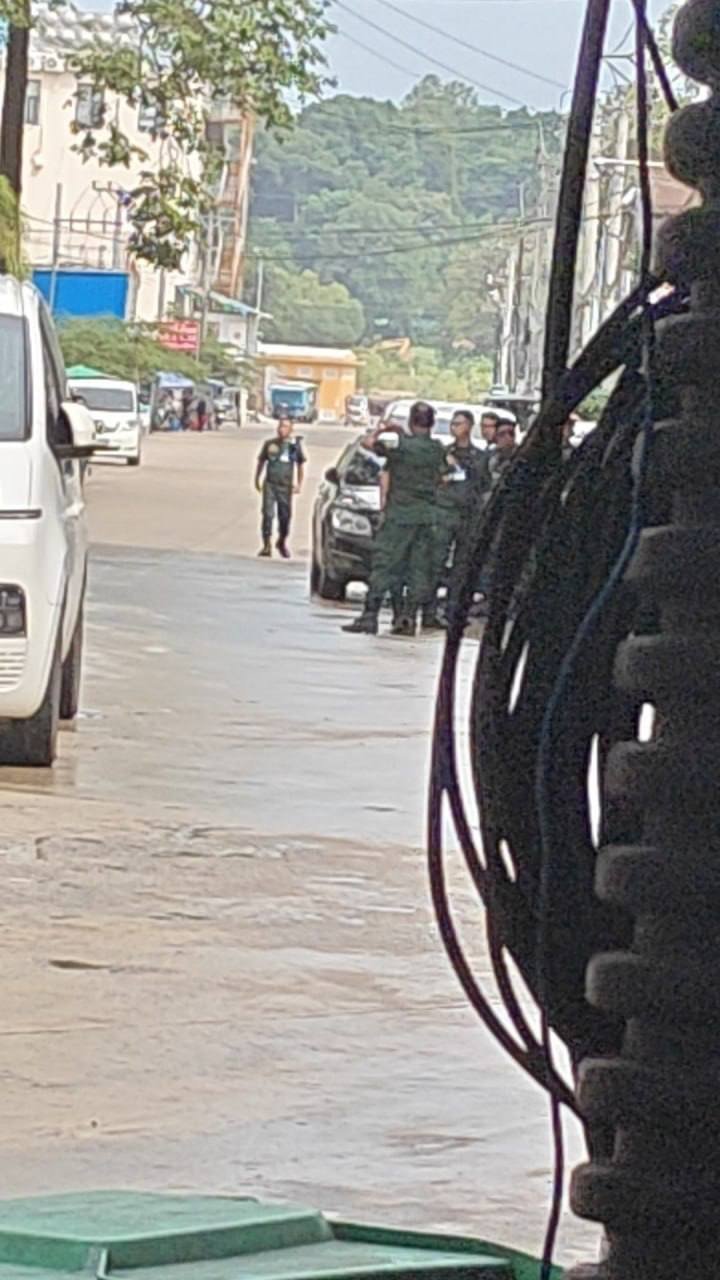 西港海之港区域出现宪兵检查 现场核查人员证件