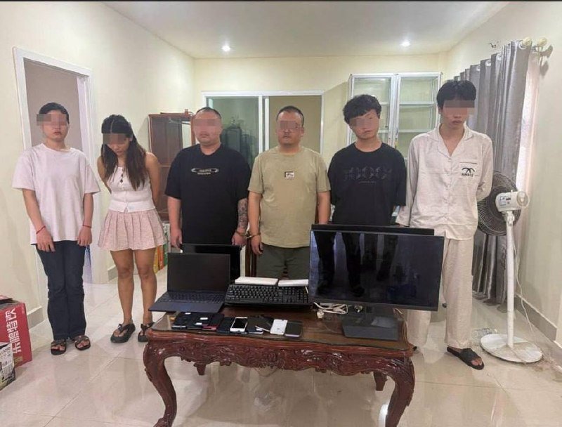 金边警方联合检察官捣毁波森芷区及贡武区3处电诈窝点，抓获32