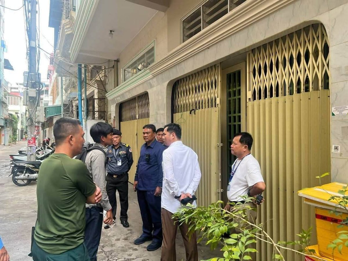 金边隆哥区突查住宅 查获千余部手机及配件