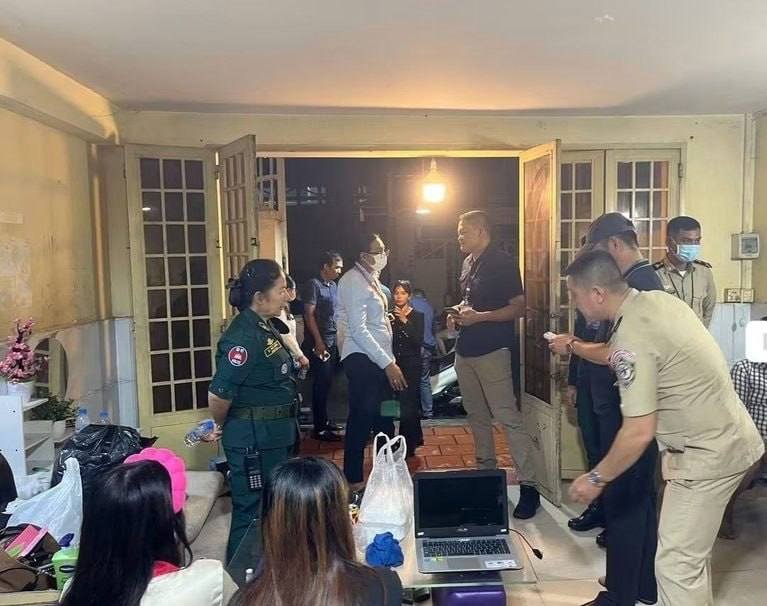 金边警方突袭按摩店 救出4名未成年女孩