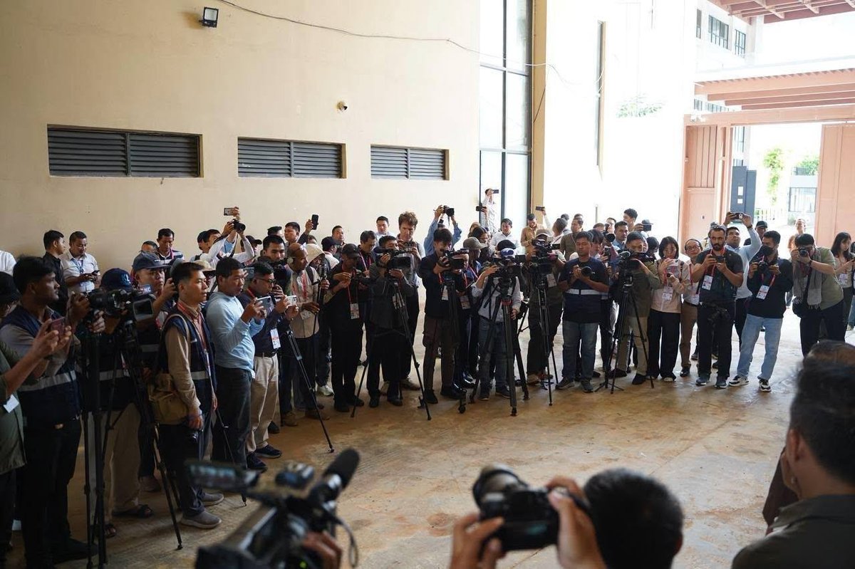 柬埔寨新闻部带领39家媒体实地探访波罗勉省“8号园区”,该地