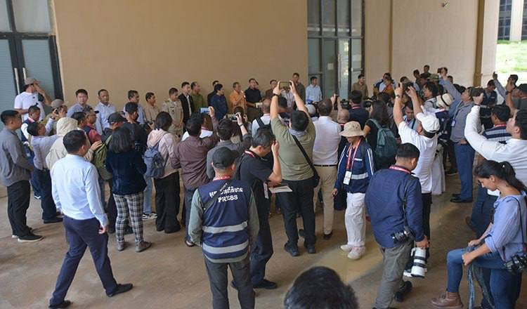 当局组织媒体探访曾用于电诈的8号园区,该园区曾容纳近2万人,