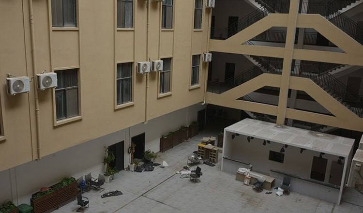 当局组织媒体探访曾用于电诈的8号园区,该园区曾容纳近2万人,