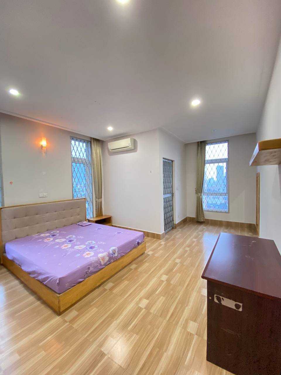 俄罗斯市场两房公寓招租 月租$450含物业WiFi