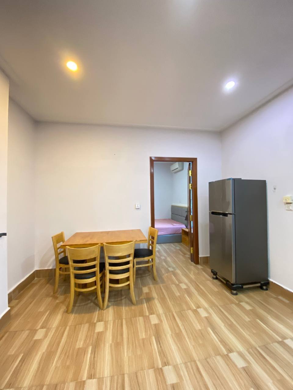 俄罗斯市场两房公寓招租 月租$450含物业WiFi