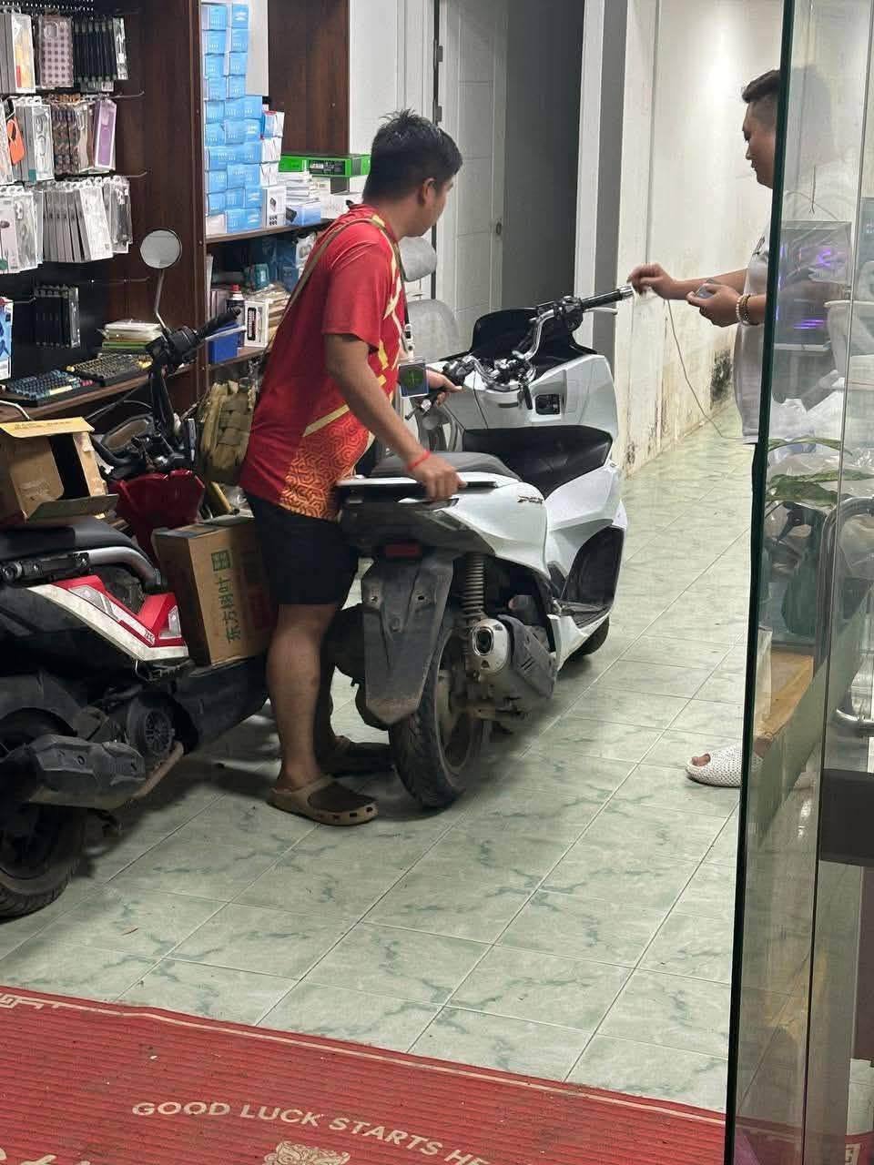 波贝警方抓获一名中国籍持刀抢劫嫌犯 涉嫌抢夺摩托车