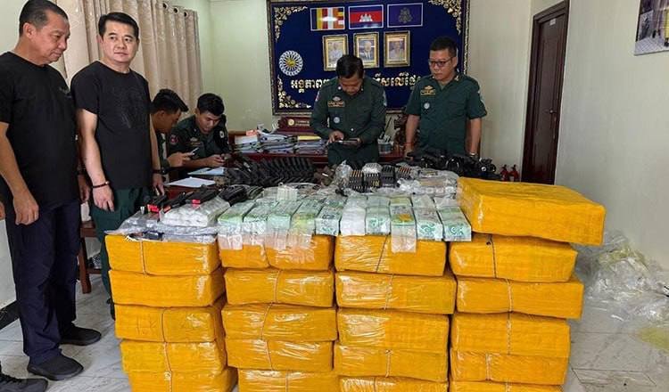 西哈努克省警方在鲁塞岛附近海域开展缉毒行动,成功截获一艘快艇