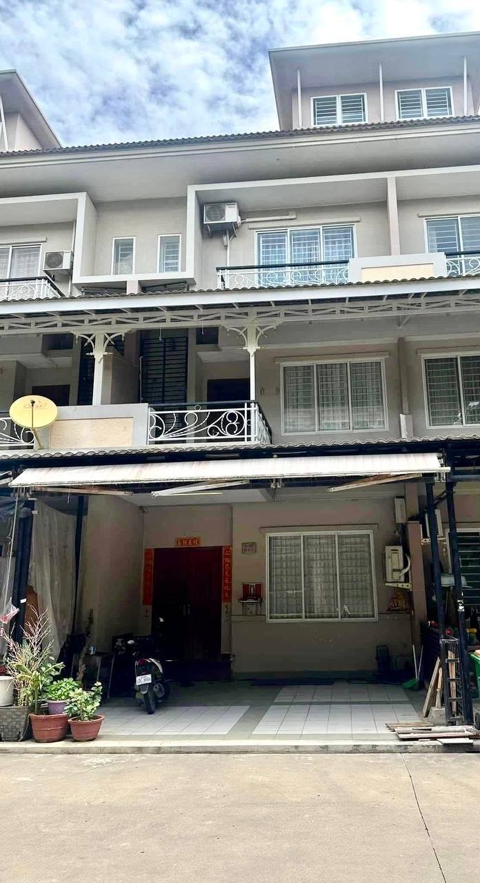 炳发集团联排别墅招租 月租$600含家具 铁桥头区