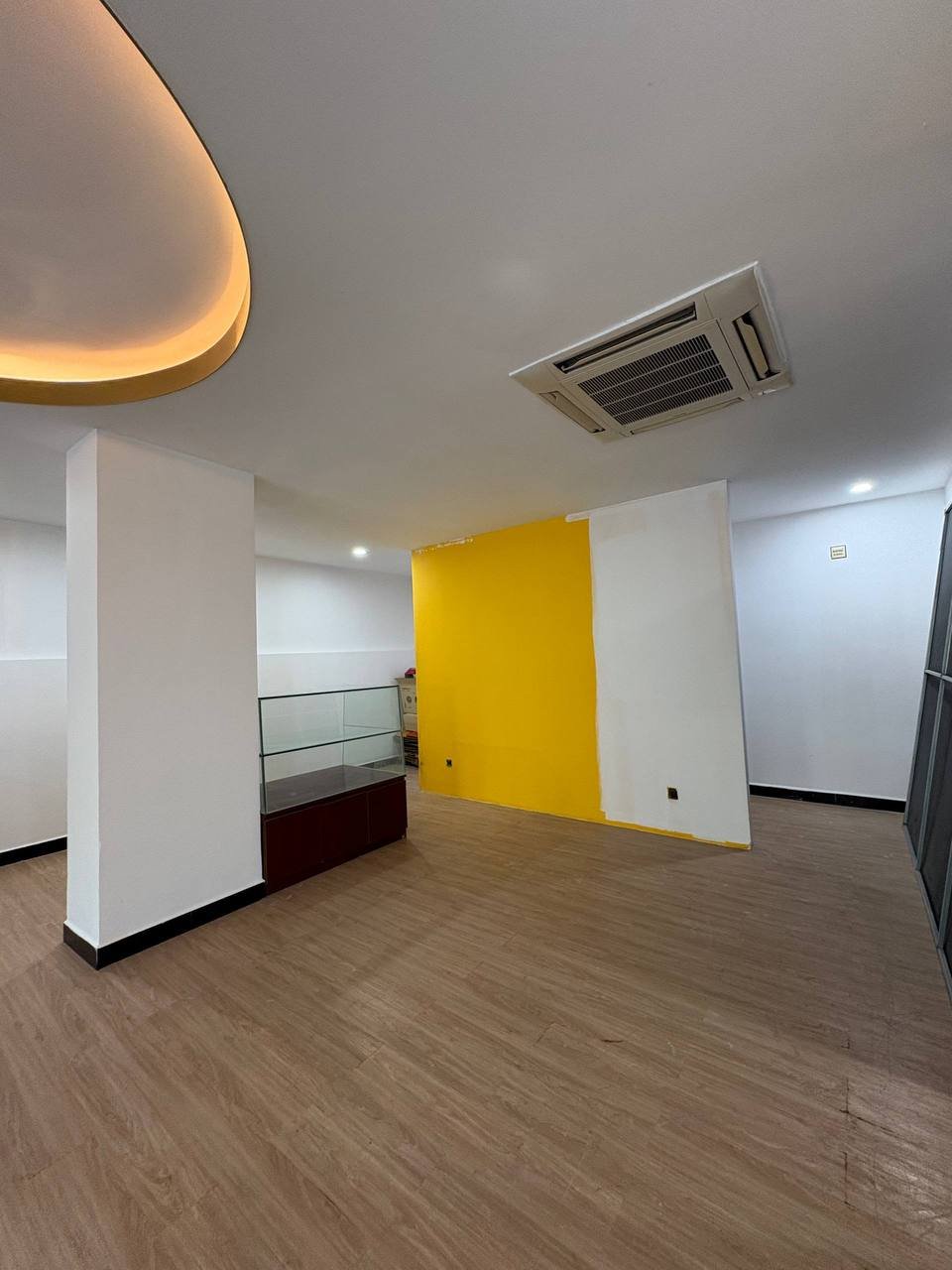 俄罗斯市场主干道商铺招租 月租$800