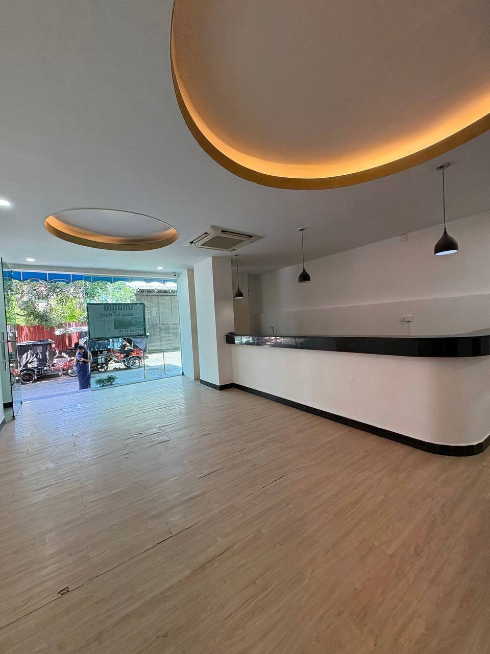 俄罗斯市场主干道商铺招租 月租$800