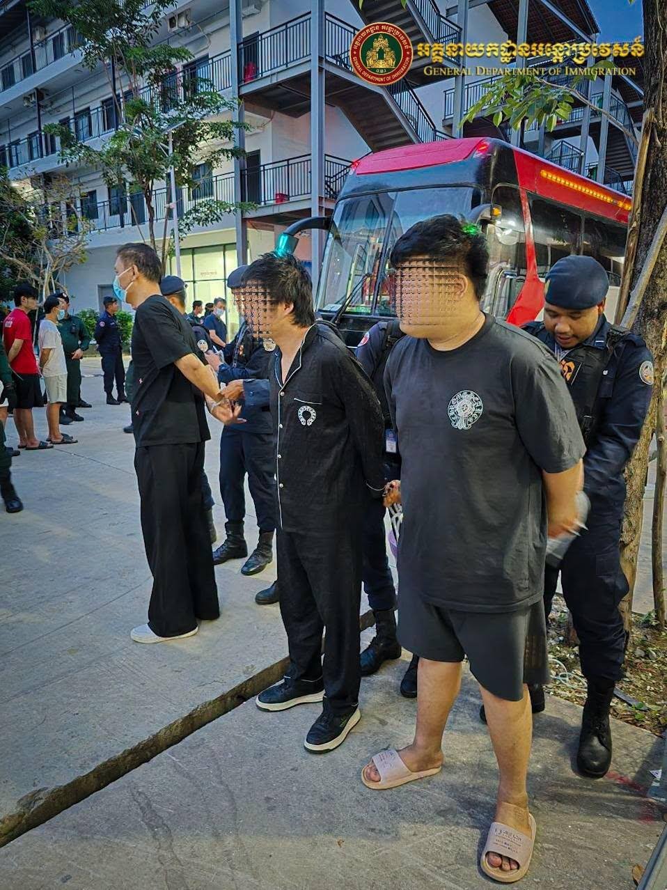 柬埔寨移民总局遣返121名涉网诈中国籍人员