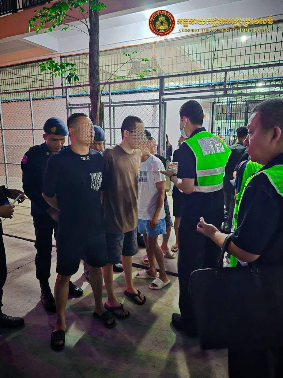 柬埔寨移民总局遣返121名涉网诈中国籍人员