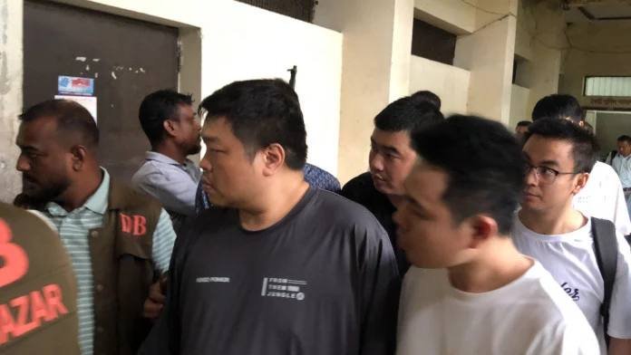 孟加拉警方突击抓获6名中国籍嫌犯 查获近2000台手机