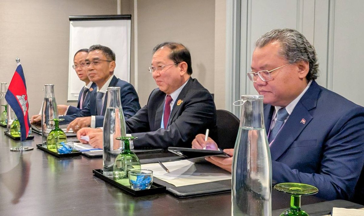 柬埔寨与老挝卫生部在吉隆坡举行双边会谈