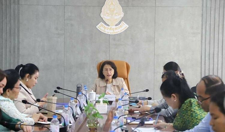柬埔寨跨部门整治网络辱女言论 违者将受法律制裁