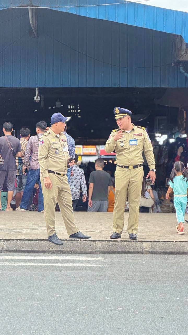西港治安警察局整治上市场秩序 保障游客安全