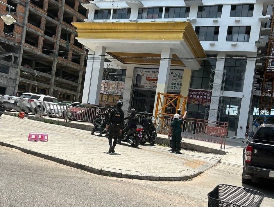 西港万龙公寓突发宪兵搜查 现场查获枪支并抓捕多人