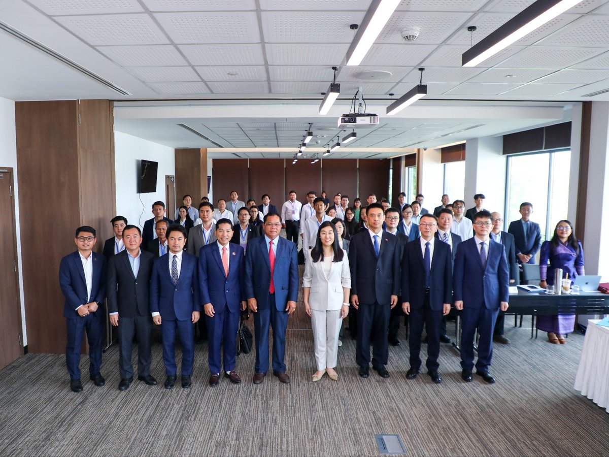 柬埔寨发展理事会举办数字经济与智能制造研讨会