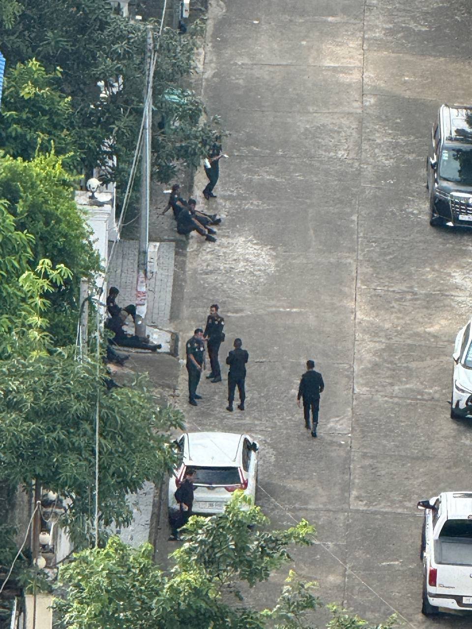 西港一别墅遭宪兵突袭 疑涉网络诈骗调查中