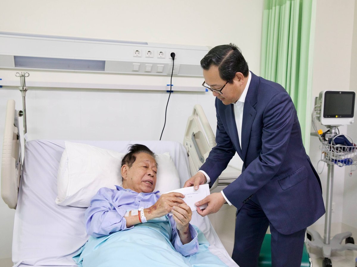 副总理兼司法部长慰问资深法律专家 祝愿早日康复