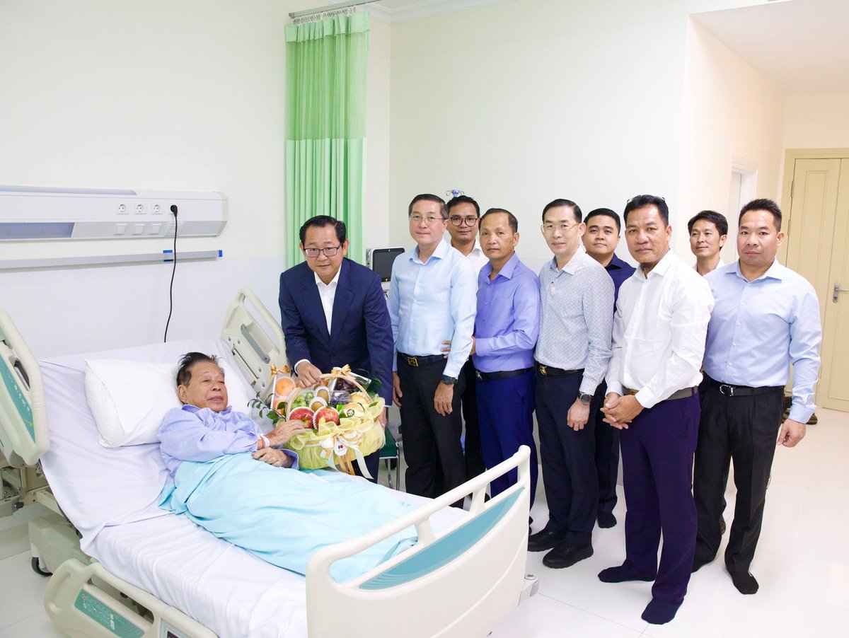 副总理兼司法部长慰问资深法律专家 祝愿早日康复