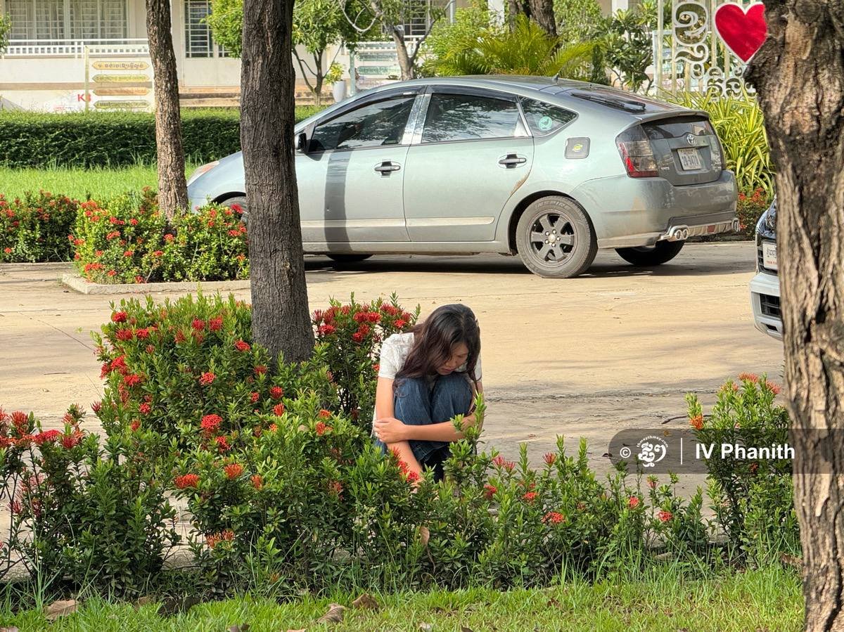 暹粒高中毕业生齐聚学校查询高考成绩