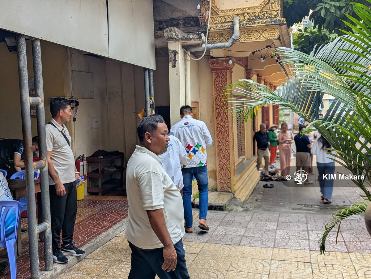柬埔寨昆拳代表团一行60余人访问越南芹苴市,参观当地寺庙并交