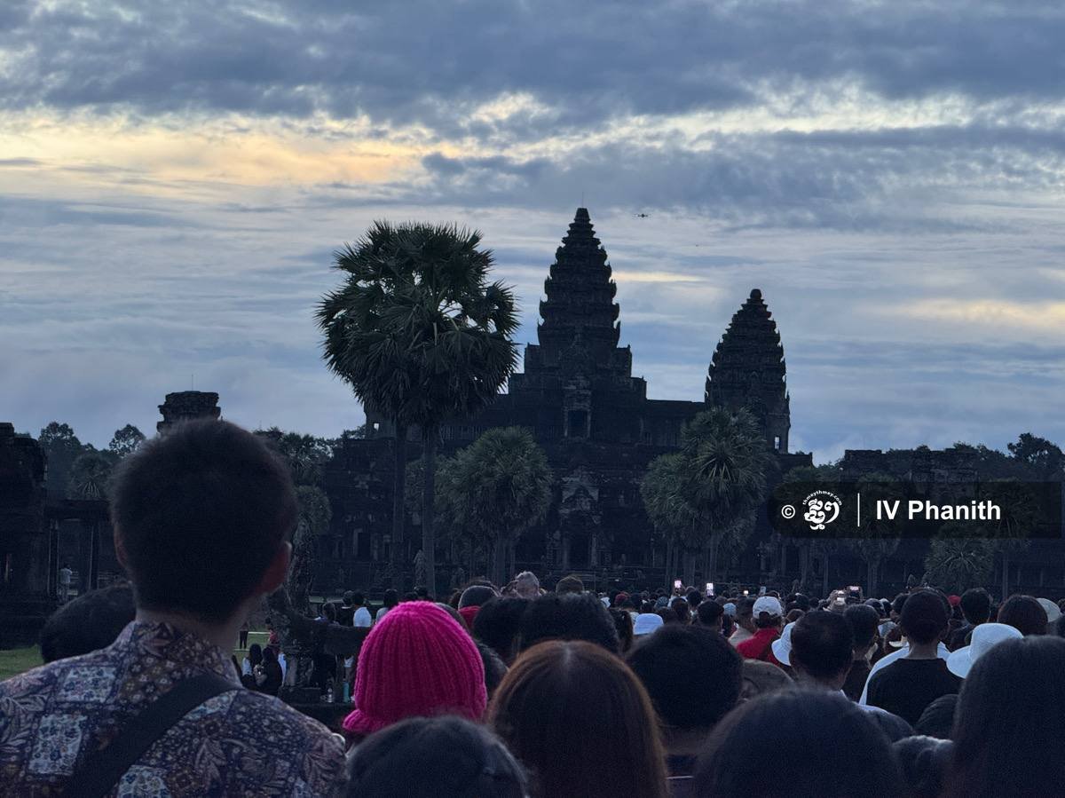暹粒吴哥窟春分日出景观受云层遮挡未能呈现