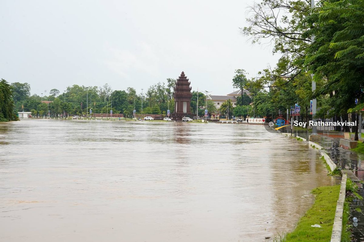 马德望省自26日起持续降雨，桑克河水位不断上涨，导致部分民宅