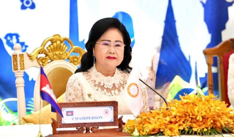 柬埔寨红十字会主席文拉妮宣布捐赠10万美元,用于援助尼泊尔洪