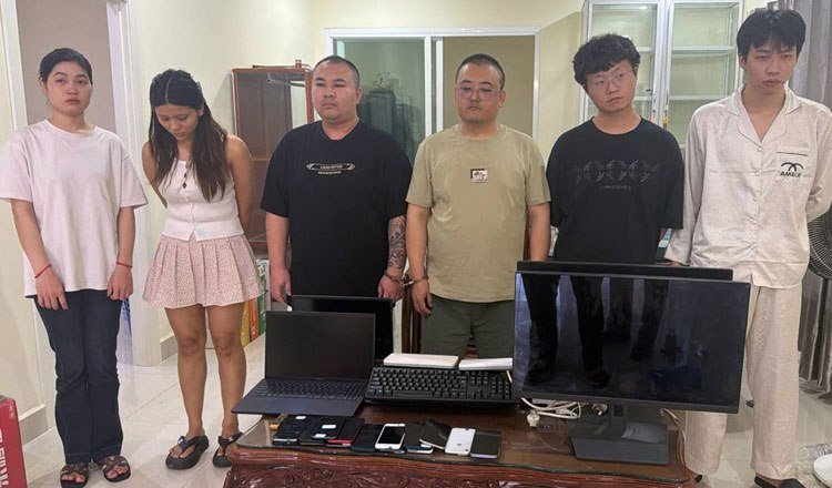 金边警方突袭诈骗窝点 抓获32名嫌疑人
