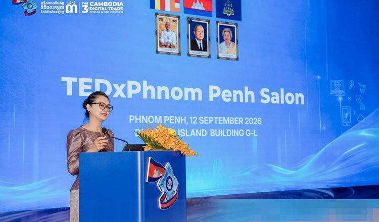 在金边举办的TEDxPhnomPenh沙龙上,青年企业家探讨