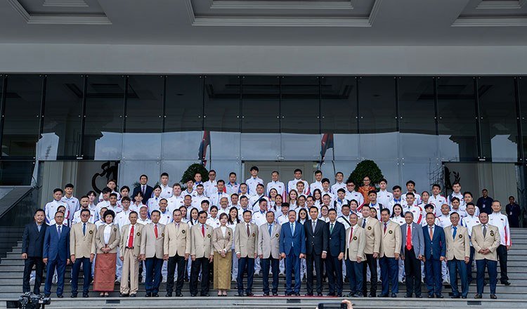 柬埔寨106人体育代表团出征日本亚运会