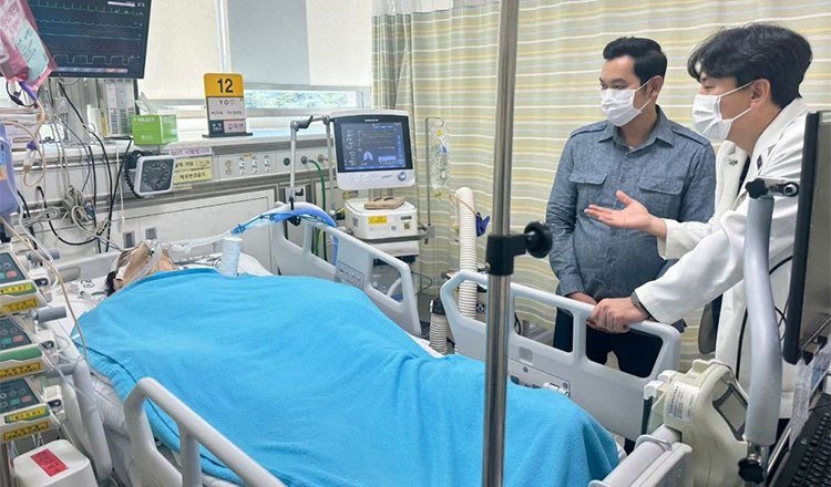 柬埔寨驻韩大使探望车祸重伤劳工 呼吁关注交通安全
