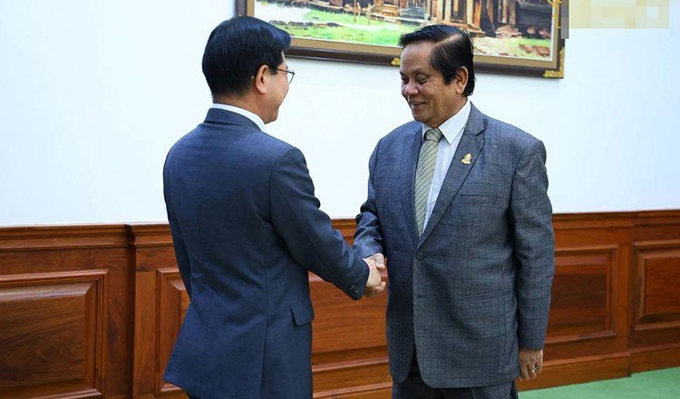 韩国企业考察柬埔寨农业