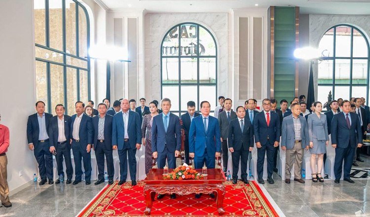 金边市长坤盛鼓励外资在金边合法投资,强调外资对柬埔寨经济增长