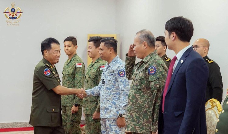 柬埔寨皇家武装部队会见东盟观察员团队