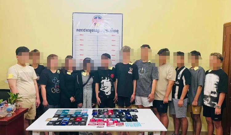 西港警方突袭公寓 逮捕12名涉诈印尼籍嫌疑人