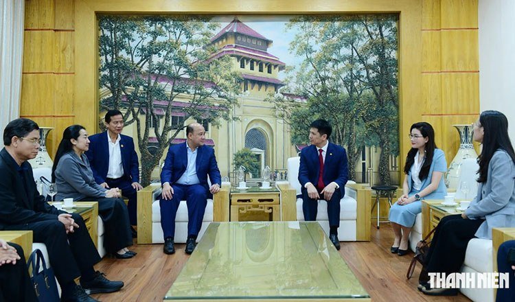 洪玛尼访问河内国立大学 深化柬越青年教育合作