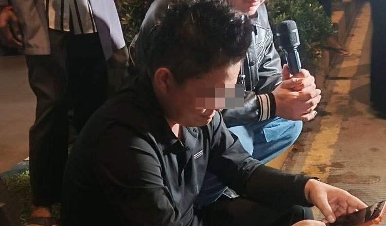 金边发生疑似酒驾车祸 造成交通混乱