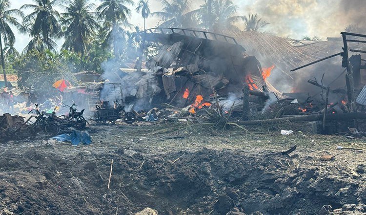 缅甸西部市场遭空袭致50人死亡 局势持续动荡