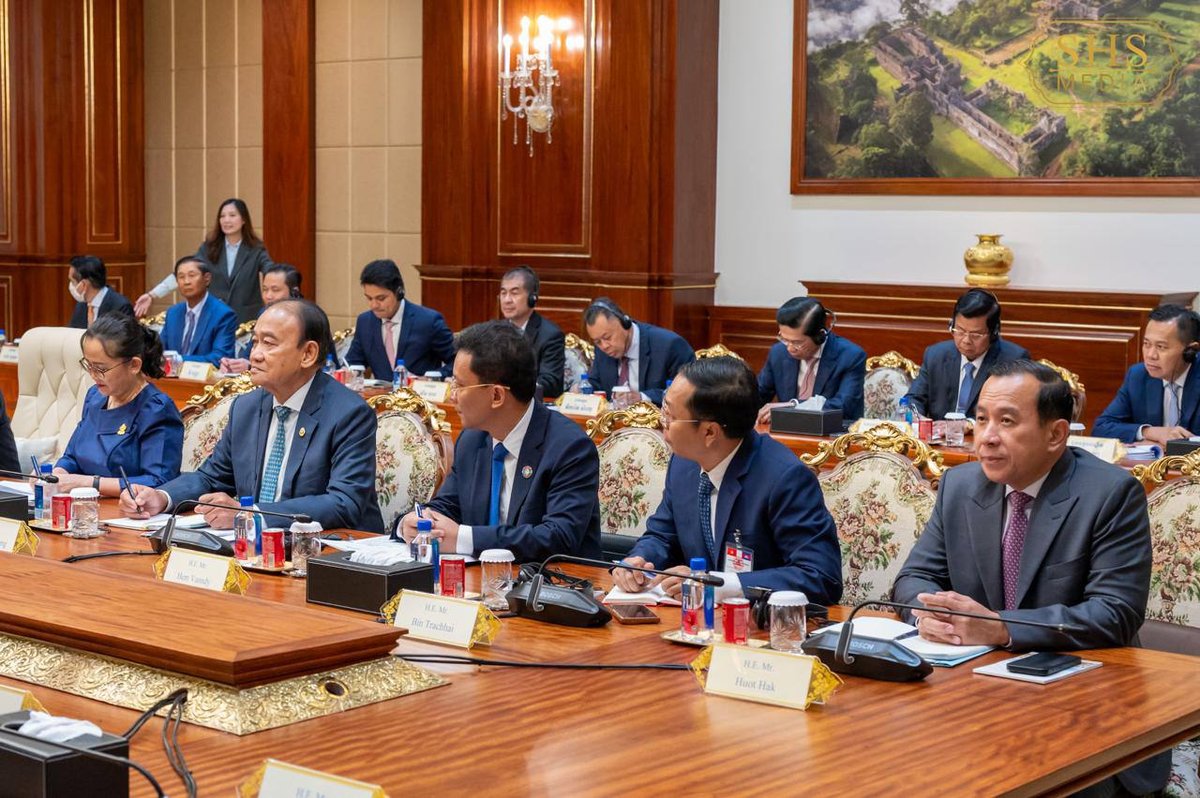 柬埔寨参议院主席洪森在金边会见越南总理黎明兴,双方就加强双边